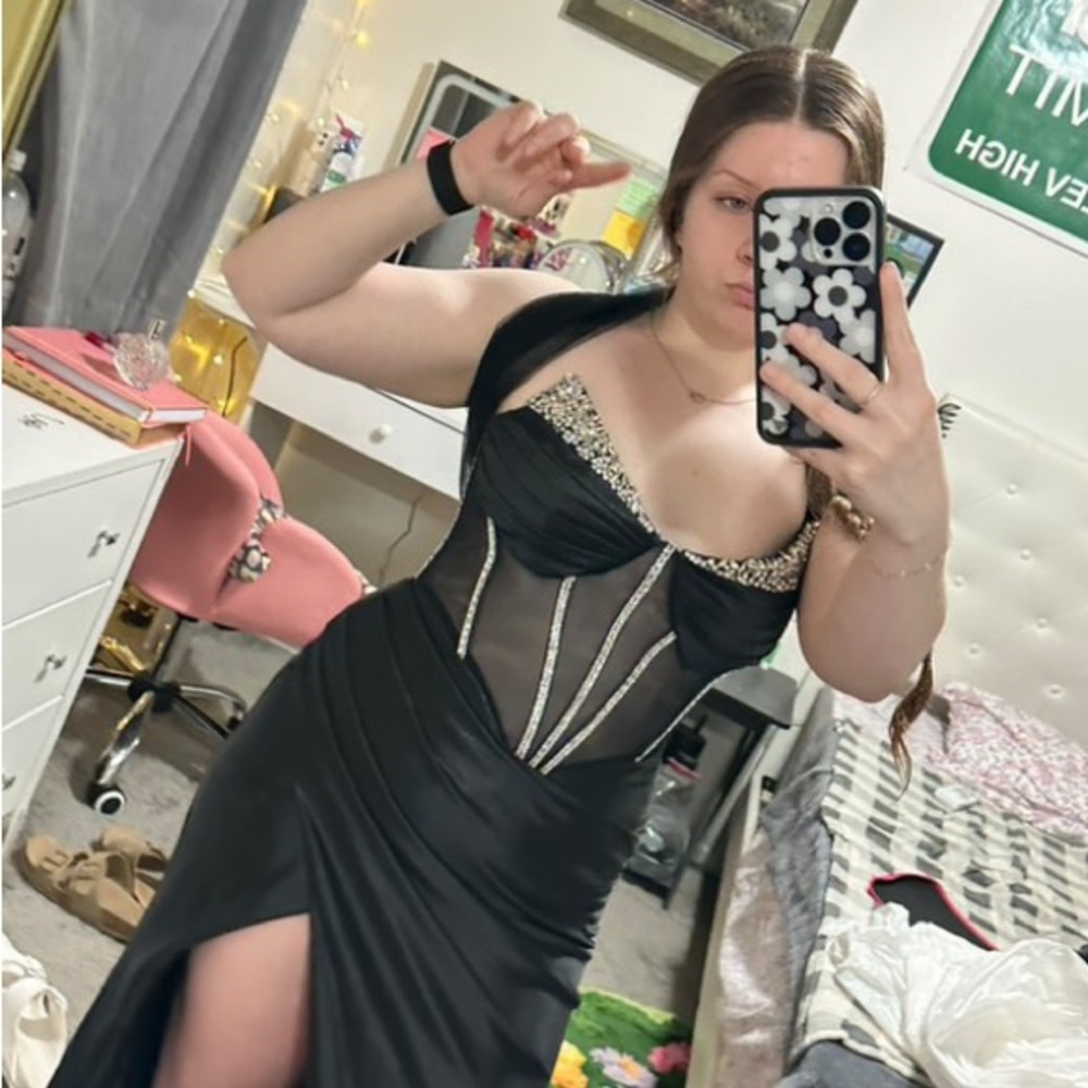 Prom dress - Picture 3 of 5